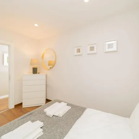 Апартаменты Central Flat With Balcony Near Sea In Muratpasa *