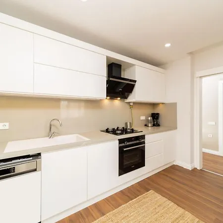 Central Flat With Balcony Near Sea In Muratpasa Antalya