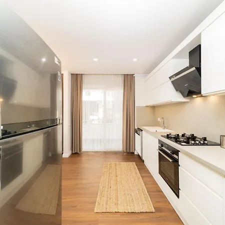 Apartment Central Flat With Balcony Near Sea In Muratpasa *