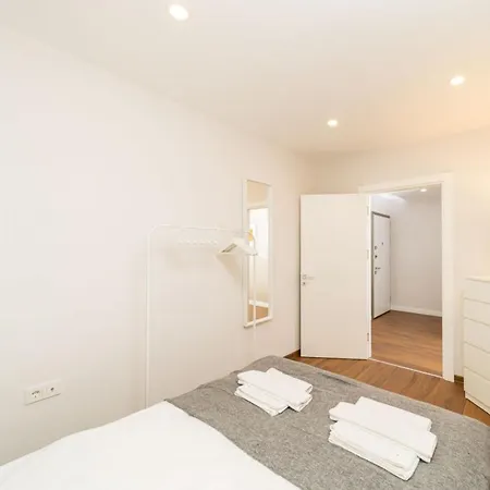 Central Flat With Balcony Near Sea In Muratpasa Apartment Antalya