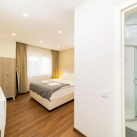 Central Flat With Balcony Near Sea In Muratpasa Apartment